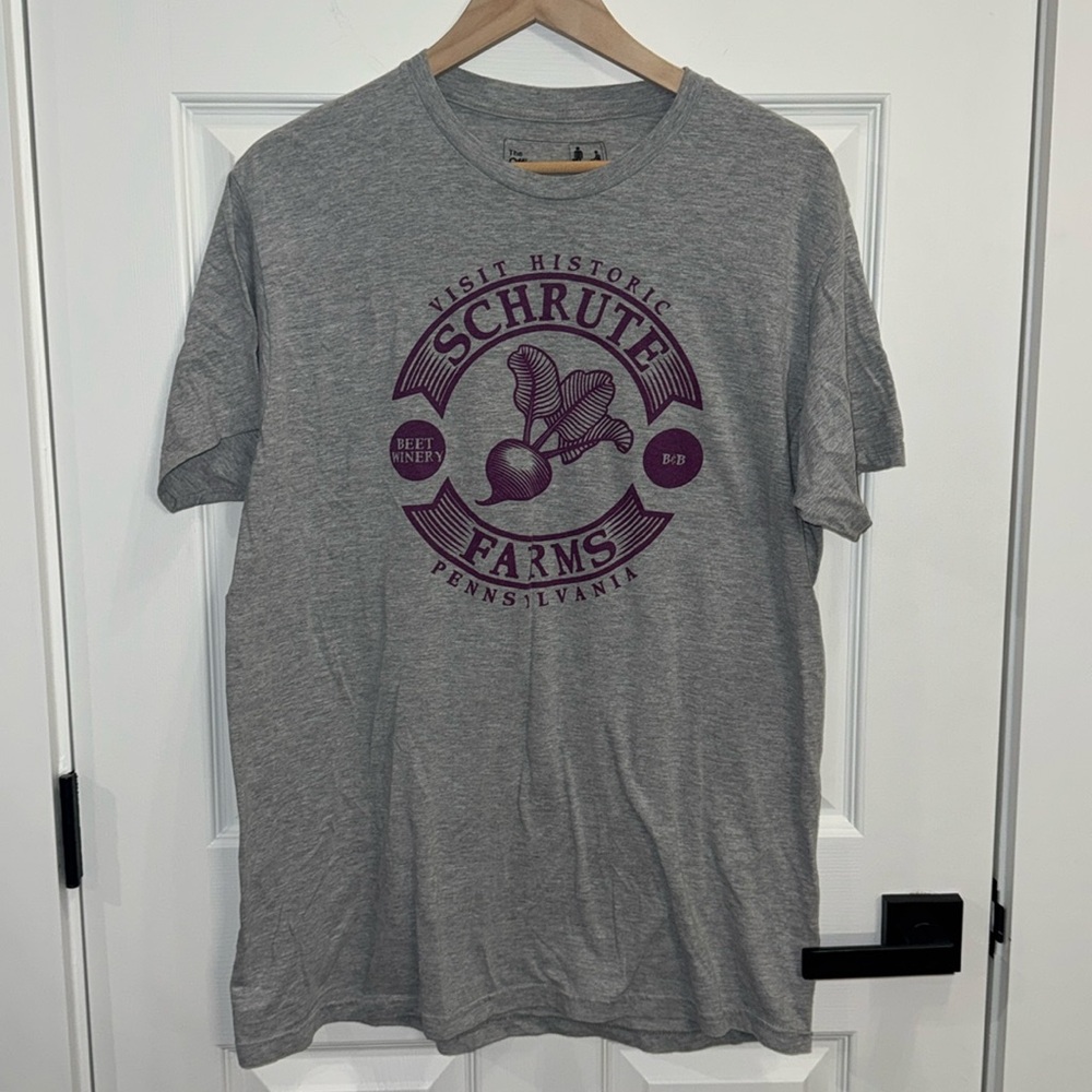 🩶 3/$15 🩶 Schrute Farms Shirt